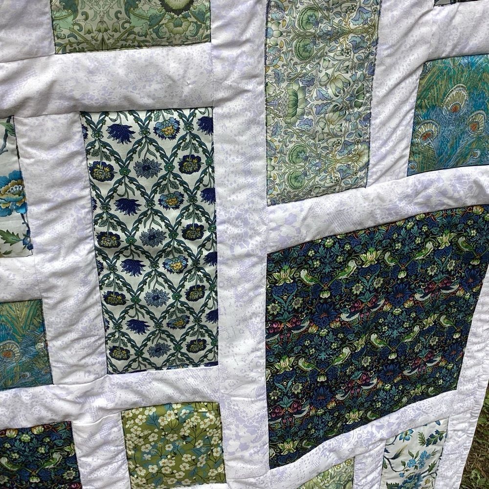NWT. Hand Crafted Lap Quilt Tana Lawn Fbrics - Picture 6 of 16